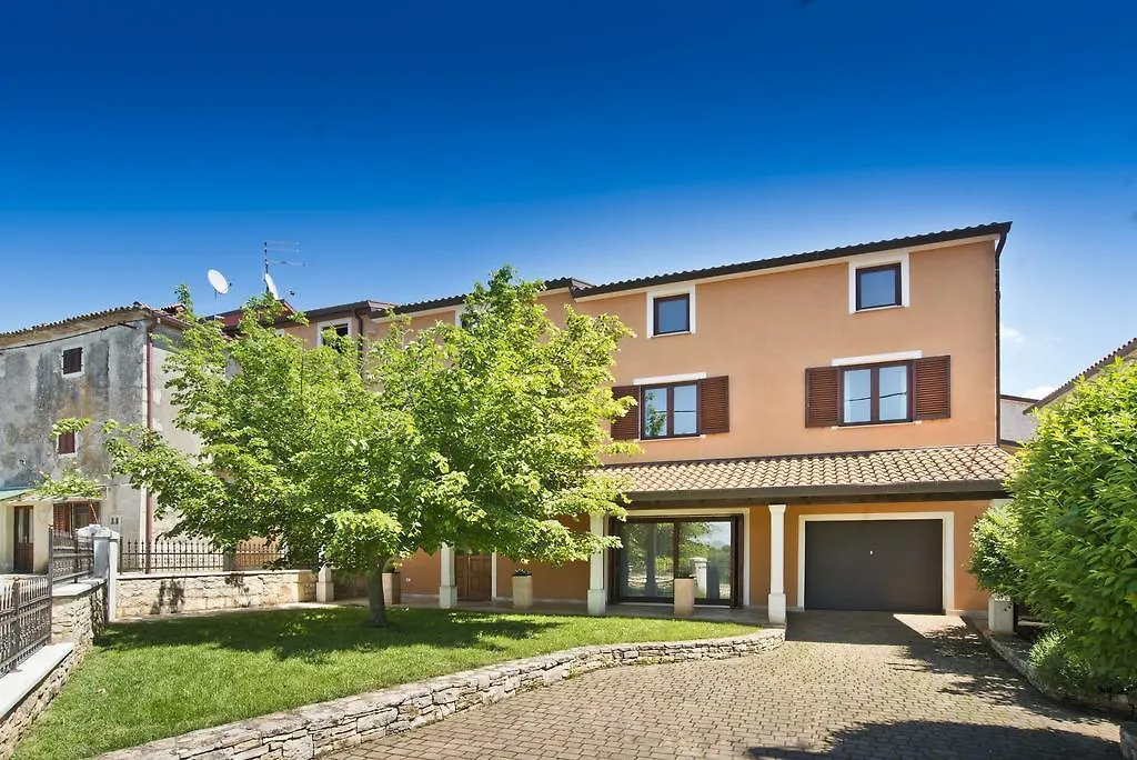 Villas Montrin Kaštel