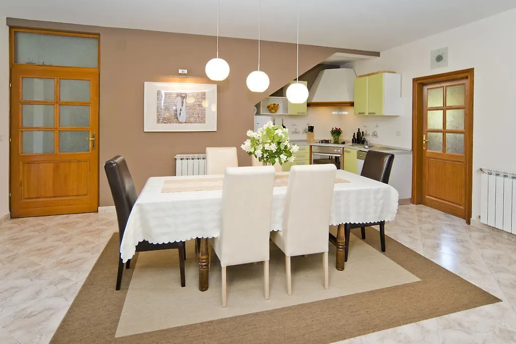 Villas Montrin Kaštel